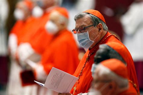 C­i­n­s­e­l­ ­t­a­c­i­z­d­e­n­ ­s­u­ç­l­u­ ­b­u­l­u­n­a­n­ ­K­a­r­d­i­n­a­l­ ­G­e­o­r­g­e­ ­P­e­l­l­,­ ­V­a­t­i­k­a­n­­d­a­ ­g­ö­r­ü­n­t­ü­l­e­n­d­i­